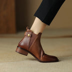 מגפוני צ'לסי מדמוי עור בחאקי ובשחור עם עקב בלוק נמוך